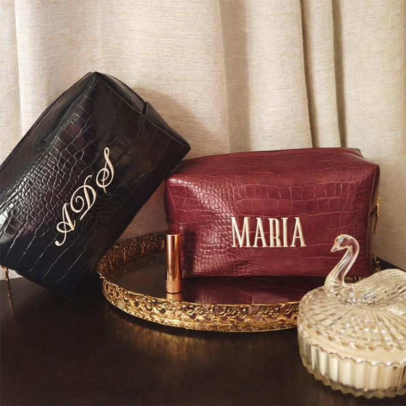 Travel Accessories Gift Ideas - Geborduurde Croc make-up tas, gepersonaliseerde veganistische